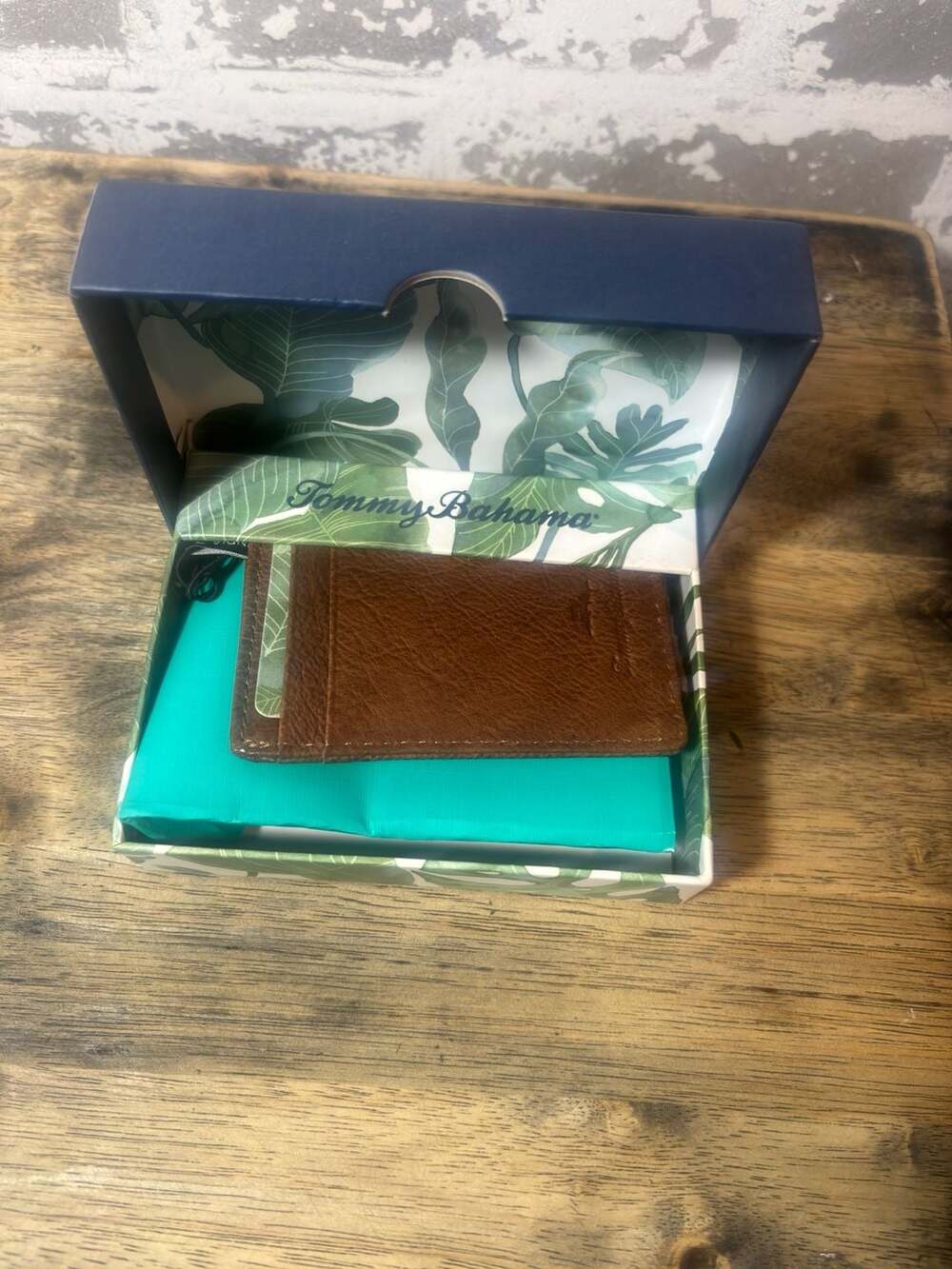 NIB Tommy Bahama Cognac Leather Magnetic Money Clip Card Case Wallet